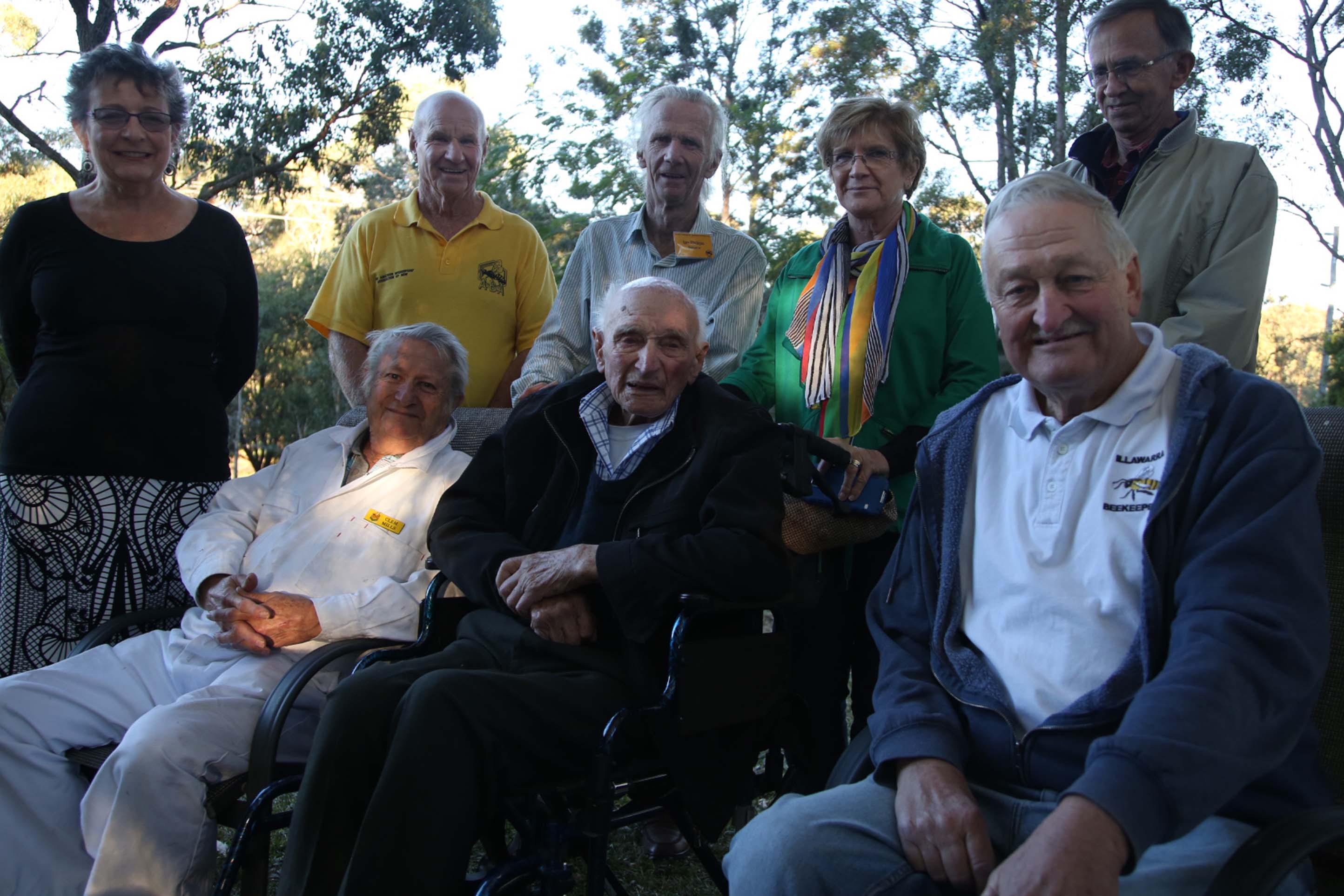 Illawarra-Beekeepers-may-2016-open-day-dennis-coates-and-current-some-committee-members